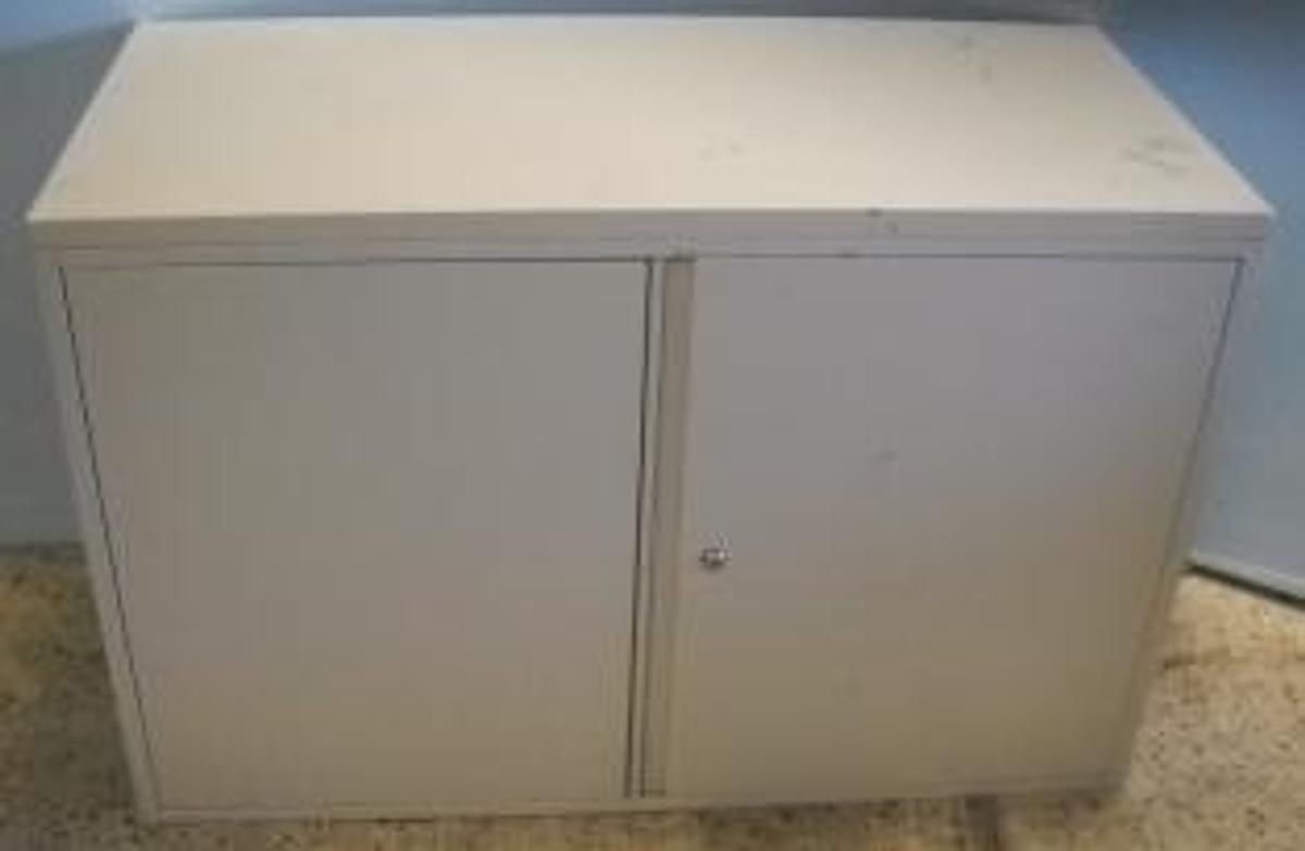 Used LAB CABINET INSIDE DIMENSIONS ARE 25 X 40 X 18.