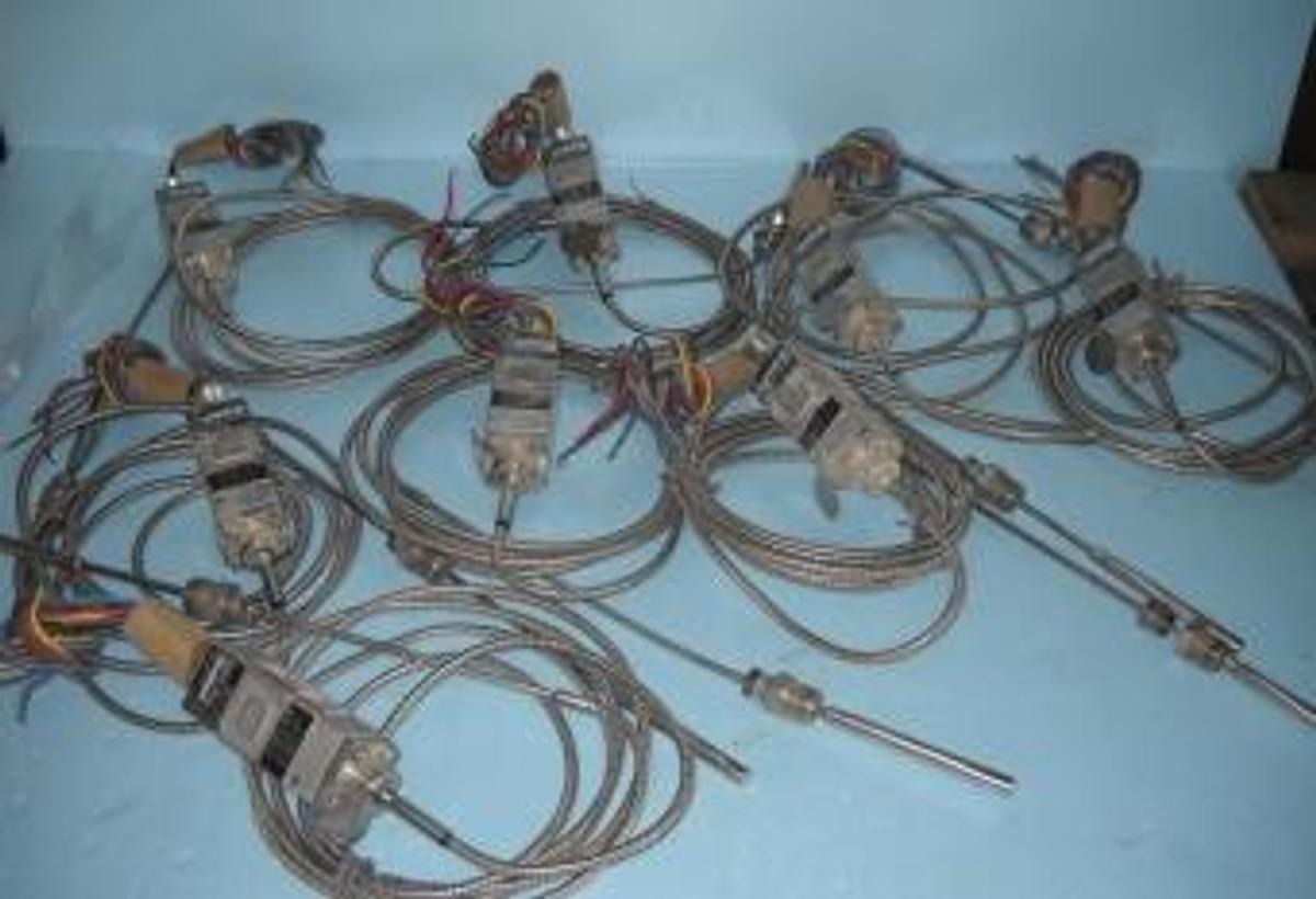 Used QTY. 8. ITT NEO-DYN ADJUSTABLE TEMP SWITCH MFR 98087 MODEL 132TC54CC6 10 RANGE +100 TO +200 DEG F PROOF 400 DEG F ELEC 11A 1/4 HP @ 125/250VAC 5.0A RES @ 28VDC 0.5A RES@125VDC