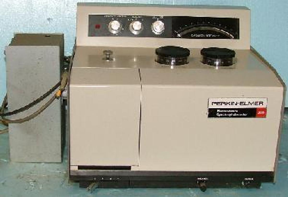 Used PERKIN ELMER FLUORESCENCE SPECTROPHOTOMETER