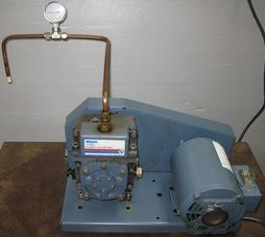 Used QTY. 1. WELCH 1400 DUOSEAL VACUUM PUMP