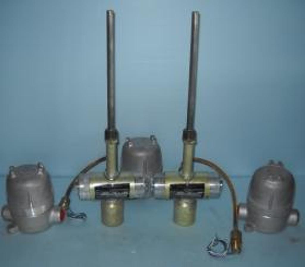 Used AUTOMATION PRODUCTION INC. HOUSTON TEXAS DYNA DETECTOR TYPE: CL-10 DJT. FOR USE WITH DYNATROL CONVERTORS ONLY RELATED PRES. 1000 PSIG @ 100°F MAX TEMP 500°F ELECTRICAL SERVICE EXPLOSION PROOF: CLASS 1 GROUP D CLASS 11 GROUP T E