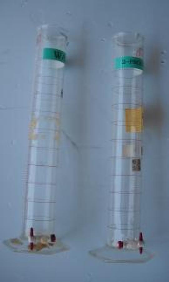Used LAB GLASS 1000ML GRADUATED CYLINDER WITH STOP COCK.