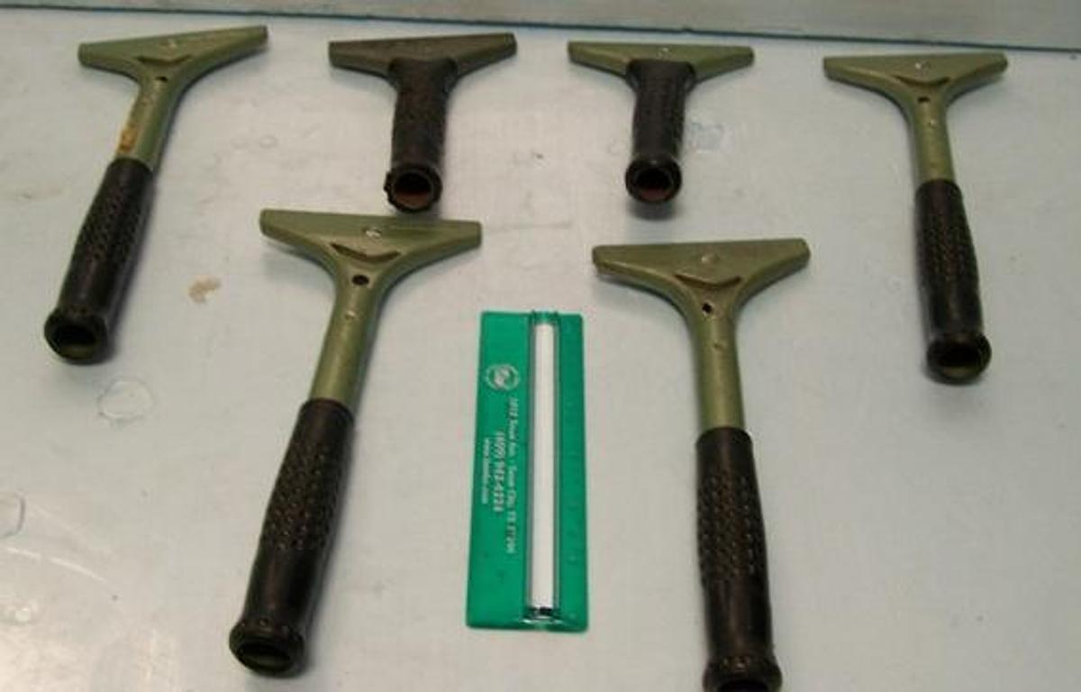 Used GREEN SCRAPER? MADE IN USA HUNT WILD CORPORATION (2) 6" (4) 10" .