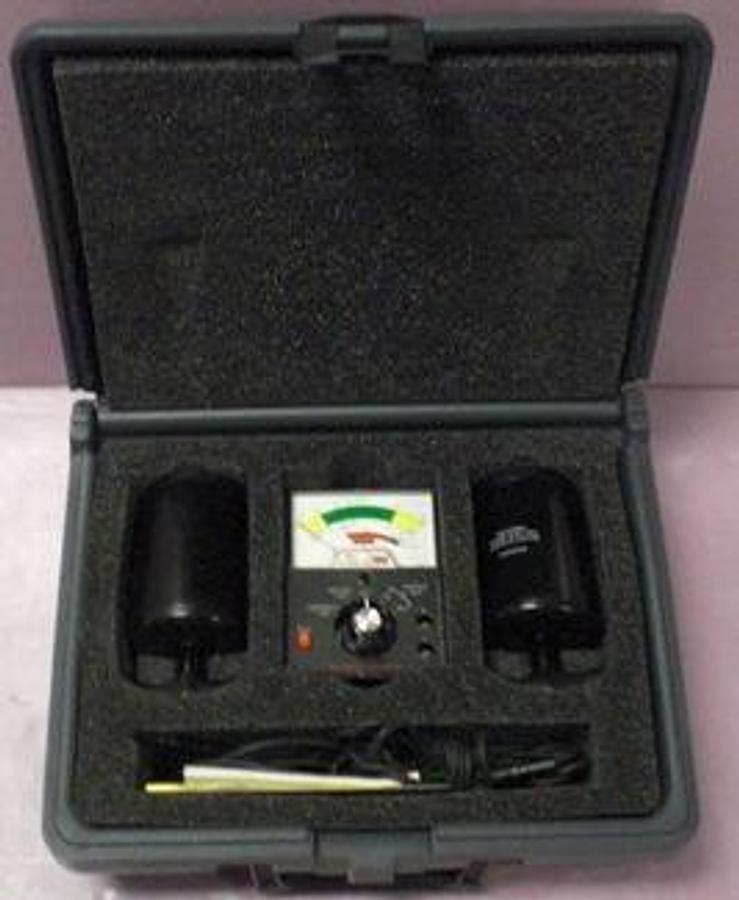 Used QTY. 1. 3M ELECTRICAL SPECIALTIES DIVISION. MODEL 701 RESISTANCE TO GROUND TESTER. 701 TEST KIT FOR STATIC CONTROL SURFACES