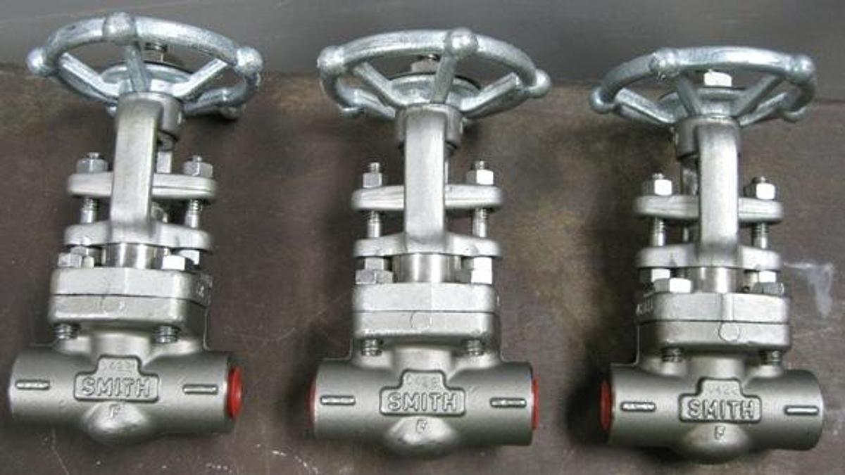 Used QTY. 3. SMITH FORGED STEEL 3/8" 800 316 STAINLESS STEEL THREADED GATE VALVE