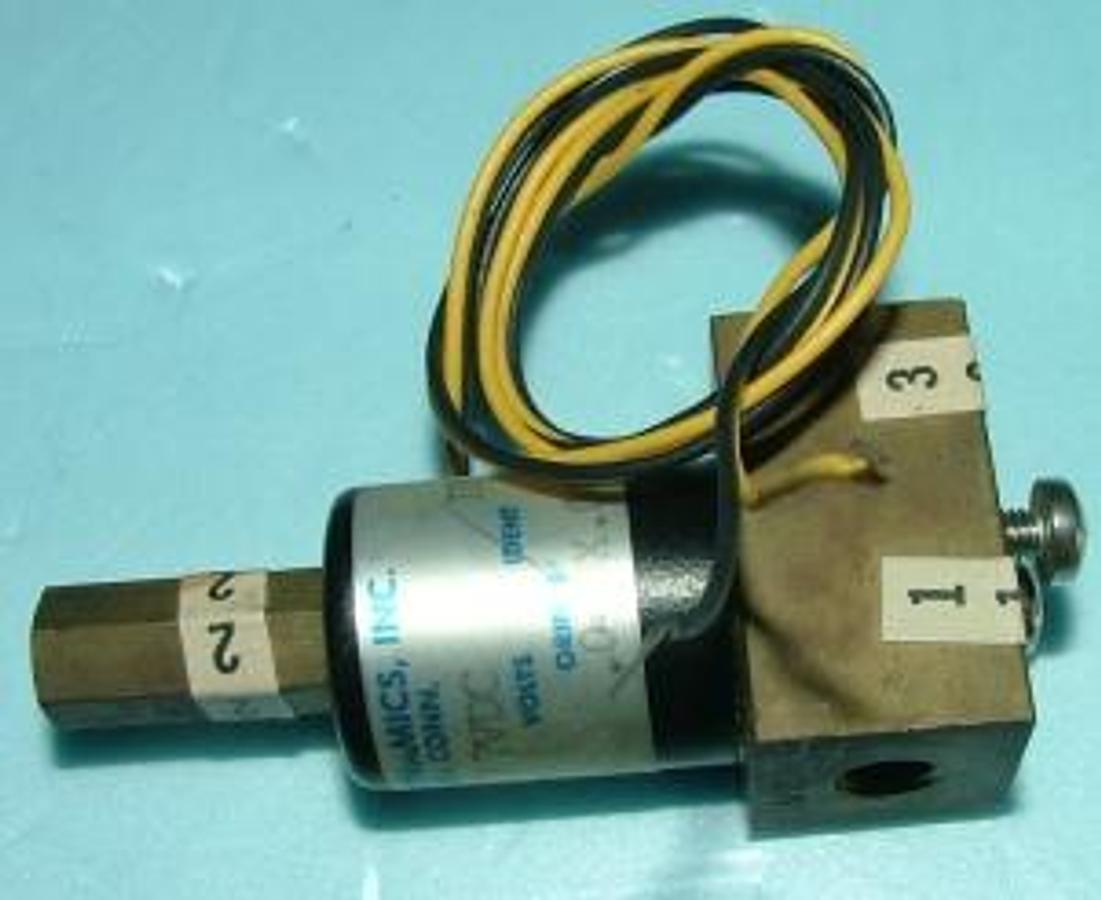 Used QTY. 1. HEWLETT PACKARD 3 PORT VALVE PRECISION DYNAMICS INC NEW BRITAIN COMM 40MOPD 13 WATTS 12VDC I8 IDENT VALVE G3313-S13 ORIFICE .040X.040