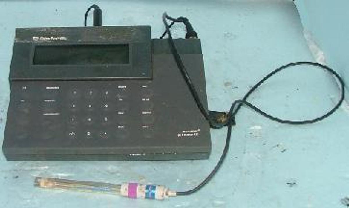 Used QTY. 1. FISHER SCIENTIFIC ACCUMET PH METER 15