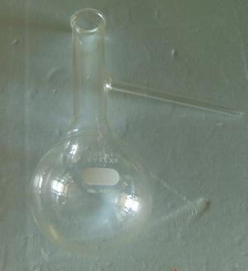 Used PYREX 200ML NO. 4680 DISTILLATION FLASK.