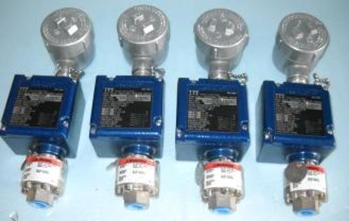 Used ITT NEO-DYN ADJ PRESSURE SWITCH MODEL 100P42CC6 MFR 98087 INCR RANGE 15-150 PSIG (103 TO 1034 KPA) PROOF PRESS 500 PSIG 34475 KPA .5A 125VDC 11A 125/250VAC 5A 28VDC. .