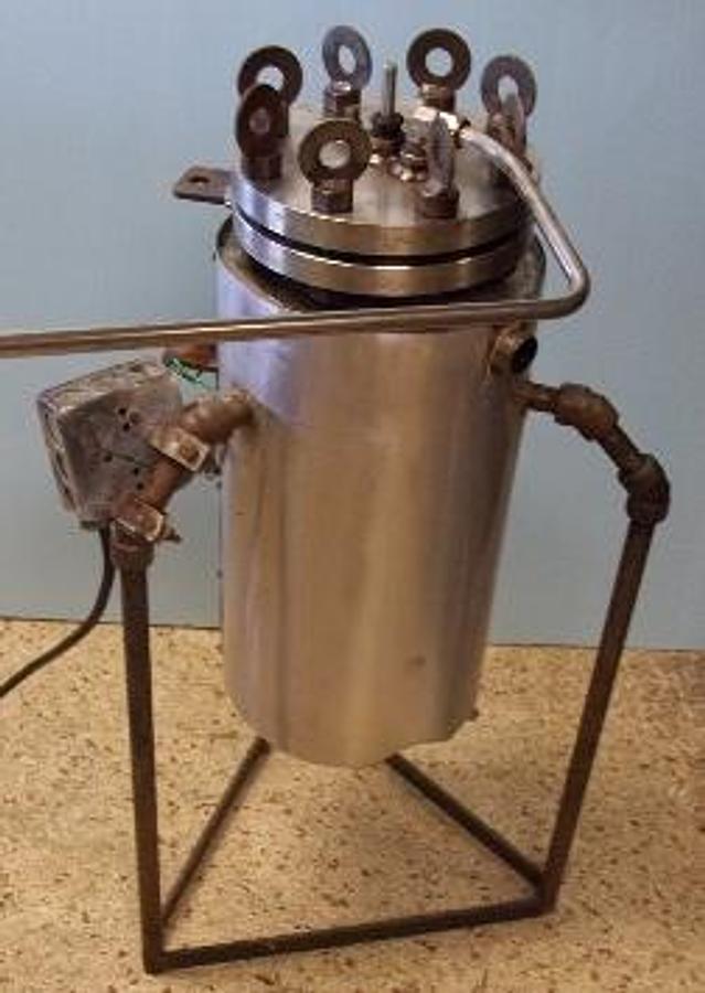 Used QTY. 1. 3000 ML 316L STAINLESS STEEL HEAT JACKETED REACTOR WITH STIRRER ( NO MOTOR ) AND SUPPORT STAND. VALVED BOTTOM OUTLET. TOP FLANGE IDEAL B16 150# SA182 F316/316L.