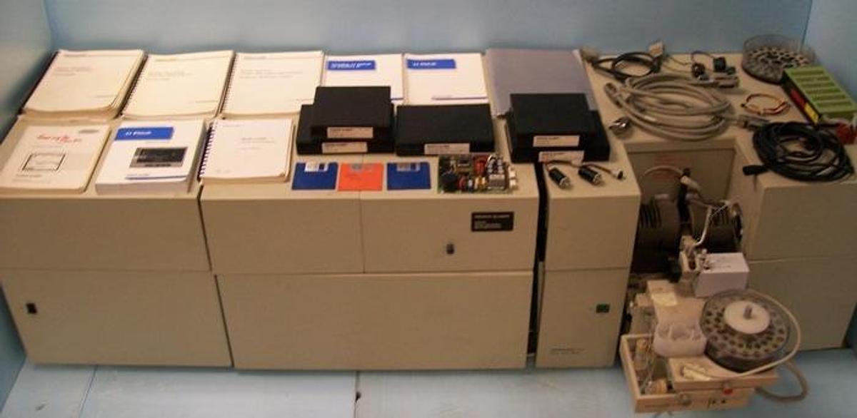 Used PERKIN ELMER 5100ZL ATOMIC ABSORPTION SPECTROMETER FOR PARTS ONLY WITH PERKIN ELMER 5100 ZL ZEEMAN FURNACE MODULE ID NR. 504000