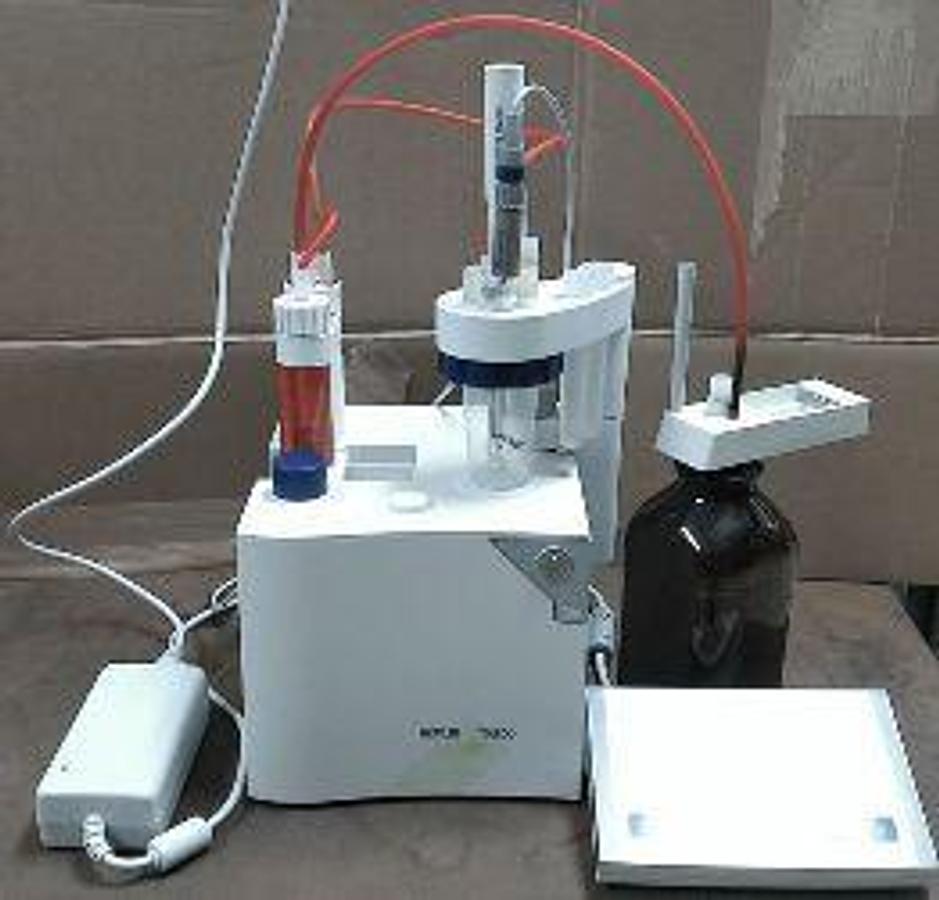Used METTLER TOLEDO T50 TITRATOR INTERFACE: EQUIPPED WITH A HIGH-RESOLUTION, COLOR TOUCHSCREEN TERMINAL THAT FEATURES THE INTUITIVE ONE CLICK TITRATION USER INTERFACE.