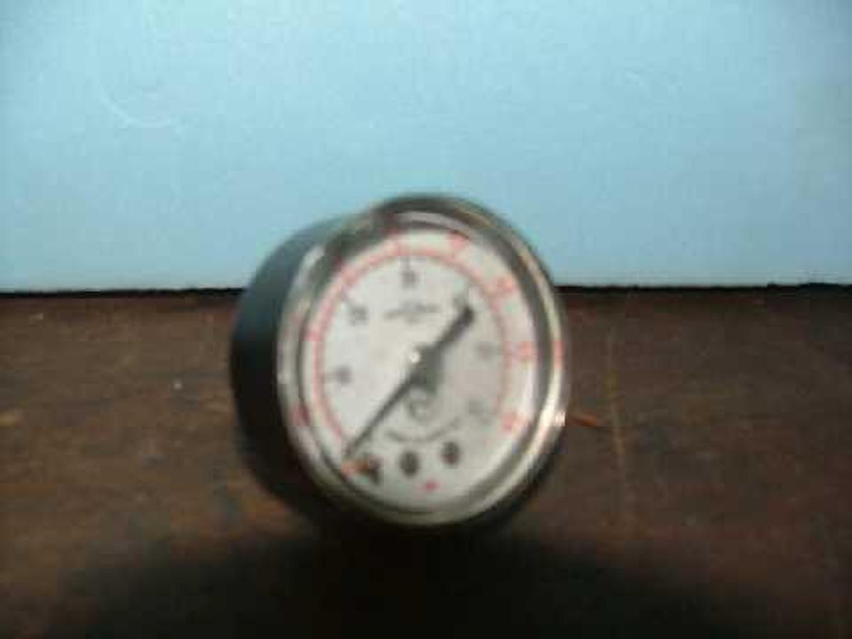 Used HEWLETT PACKARD CARRIER GAUGE CA. NOTGREN CO. O.5 POUNDS PER SQUARE INCH.