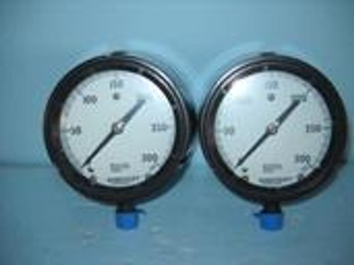 Used ASHCROFT DURA GAUGE 0-300PSI BRONZE TUBE BRASS SOCKET BRAZED 4" DIAL PLASTIC HOUSING.