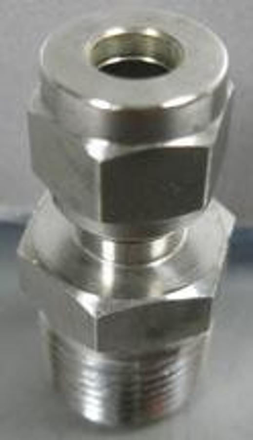 Used QTY. 1. SUPERLOK 1/4 TUBE X 1/4 MNPT 316 SHE ¼" UKCC