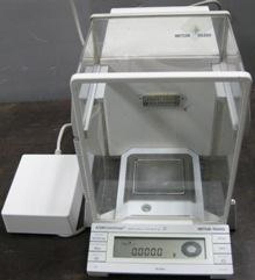 Used METTLER TOLEDO AT261 DELTA RANGE SCALE
