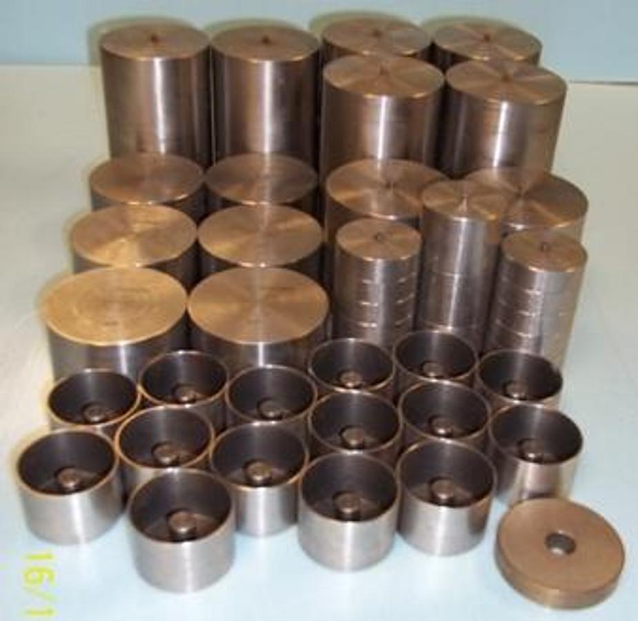 Used QTY. 1. LOT WEIGHTS WITH NIPPLE ON TOP AND HOLE IN BOTTOM SO YOU CAN STACK THEM CONSISTING OF: 8. 1250 GM STAMPED ¼-264. 6. 925 GRAM STAMPED 935