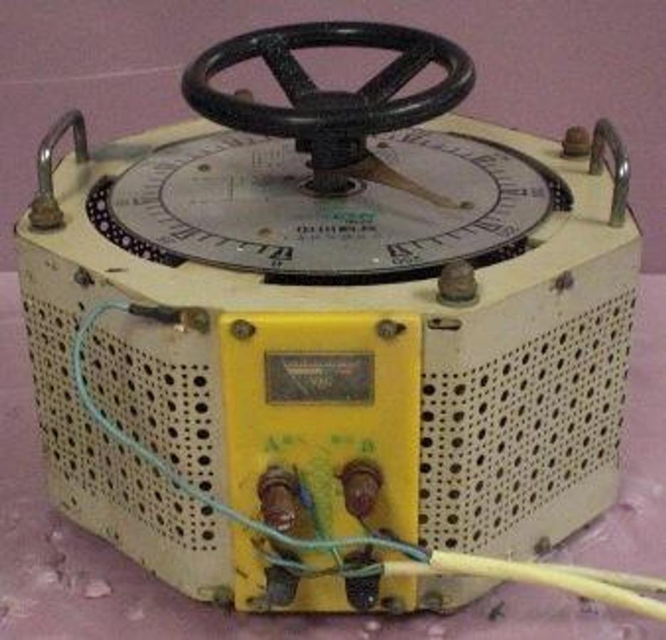 Used JONCHN ELECTRICAL SCIENCE AND TECHNOLOGY. CONTACT VARIABLE REGULATOR. MODEL: 5KVA