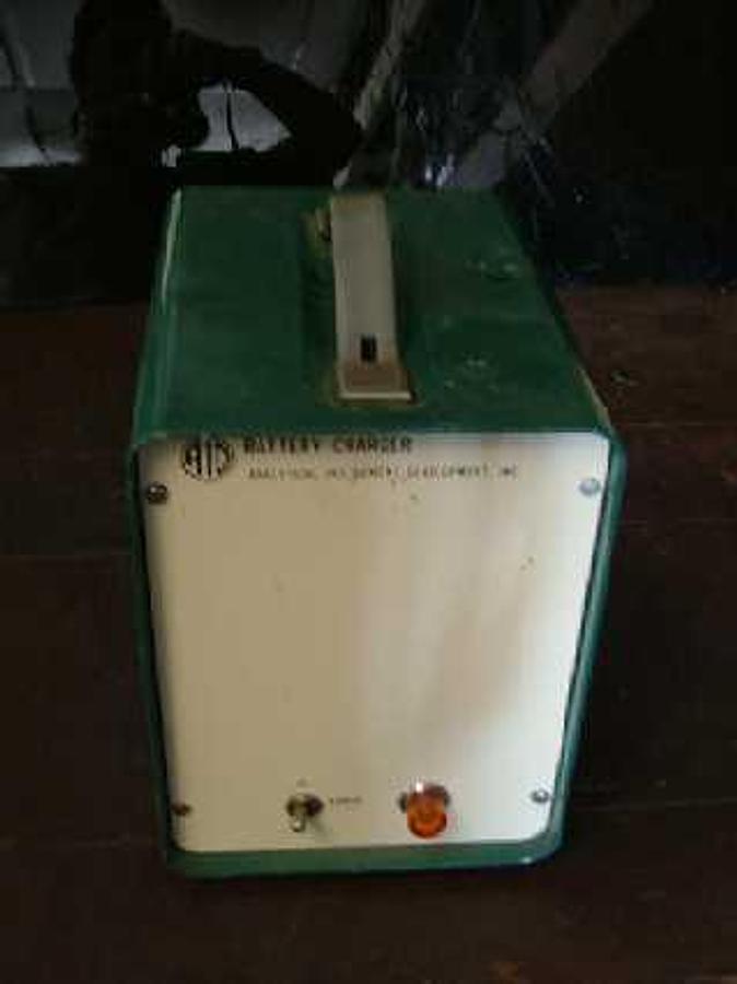 Used QTY. 1. A/D BATTERY CHARGER ANALYTICAL INSTRUMENT