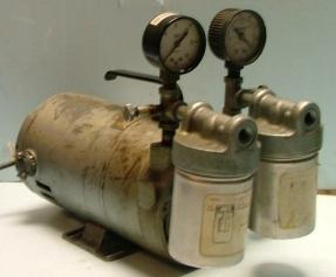 Used GAST VACUUM PUMP MODEL: 0522