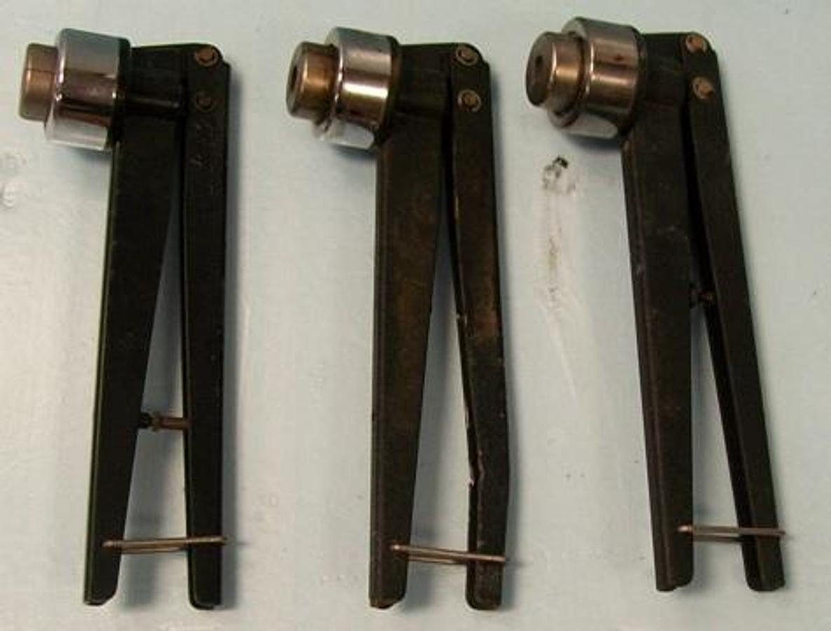 Used QTY. 2. HAND CRIMPERS FOR 10MM VIALS