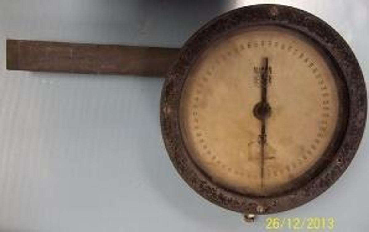 Used MARTIN DECKER 0.5 PSIG SUBDIVISIONS TEST GAUGE MODEL: C050-0030-1 CALIBRATION (PSI AT FS) 300/360 SERIAL: 8695.