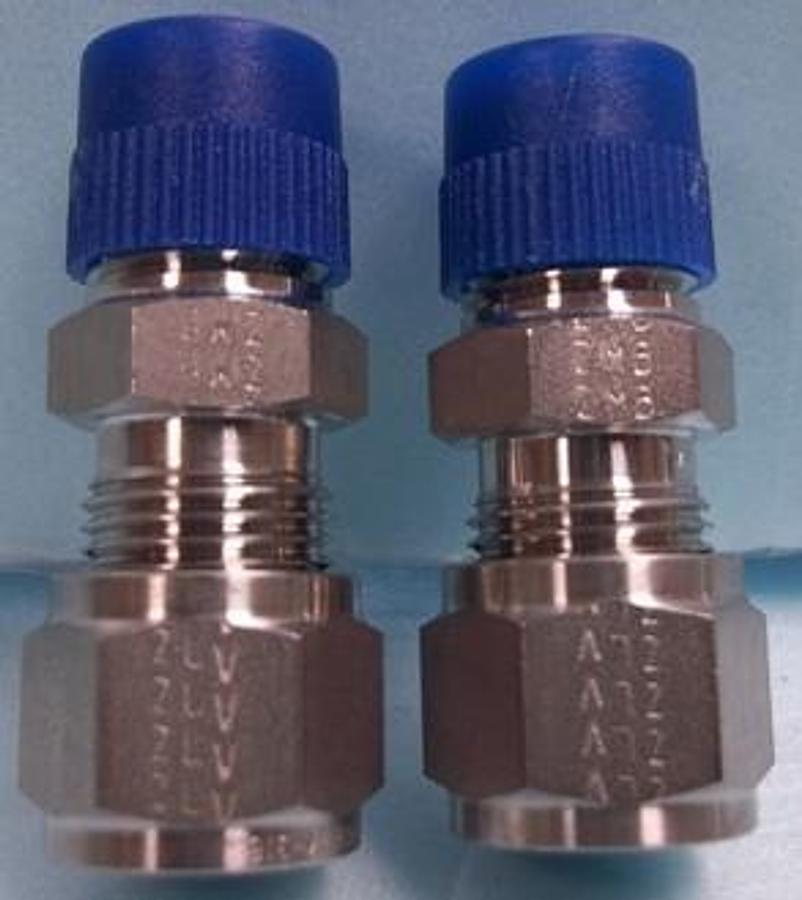 Used HOKE ½" X 5/16" STAINLESS STEEL MALE FITTING GYROLOK 316 ZLV ZMB.