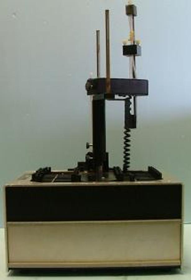 Used THERMO JARRELL-ASH AUTO SAMPLER W/ SIPPER MODEL SHLR SERIES 621290600-89145 VOLTS 117 AMPS .7 HZ 50/60 FUSE N/A LEAKAGE TEST .5MA MAX HIGH POTENTIAL TEST 1000VAC FOR 1 MIN 5MA MAX SERIAL 166908 POWERS UP.