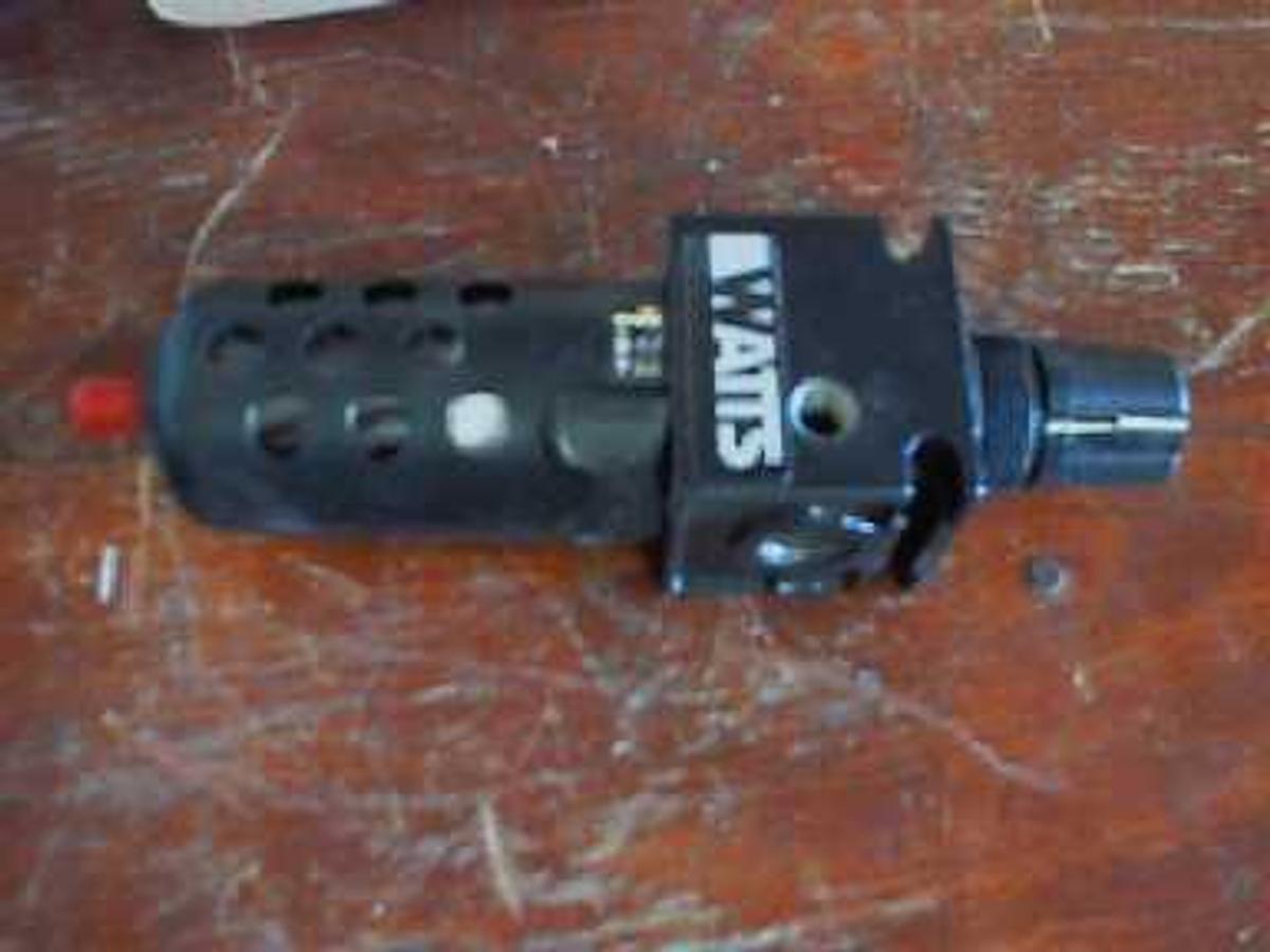 Used WATTS FLUID AIR INC. INTEGRAL FILTER/ REGULATOR IN BOX MODEL B7503BJC