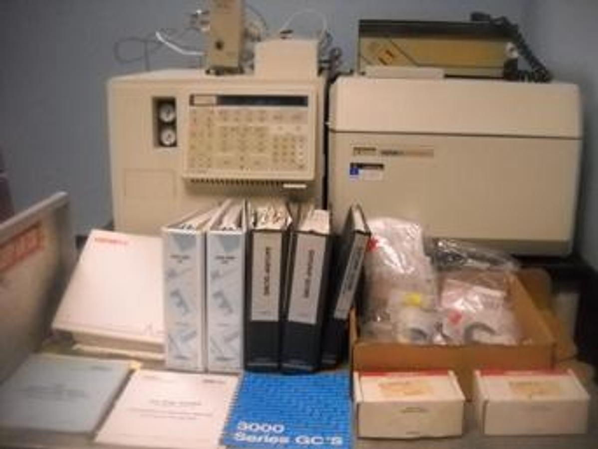 Used QTY. 1. VARIAN GAS CHROMATOGRAPH W/ PORTER INSTRUMENTS PRESSURE REGULATOR