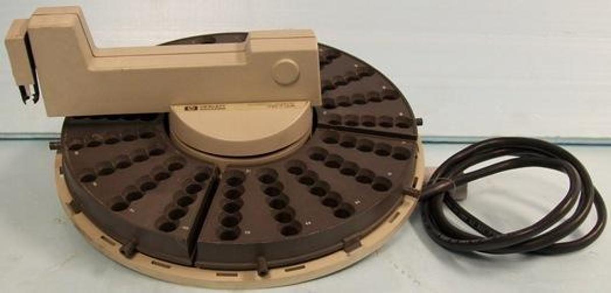 Used HEWLETT PACKARD 7673A AUTOMATIC SAMPLER EXPANSION TRAY. MODEL: 7673A MODULE: 18596A
