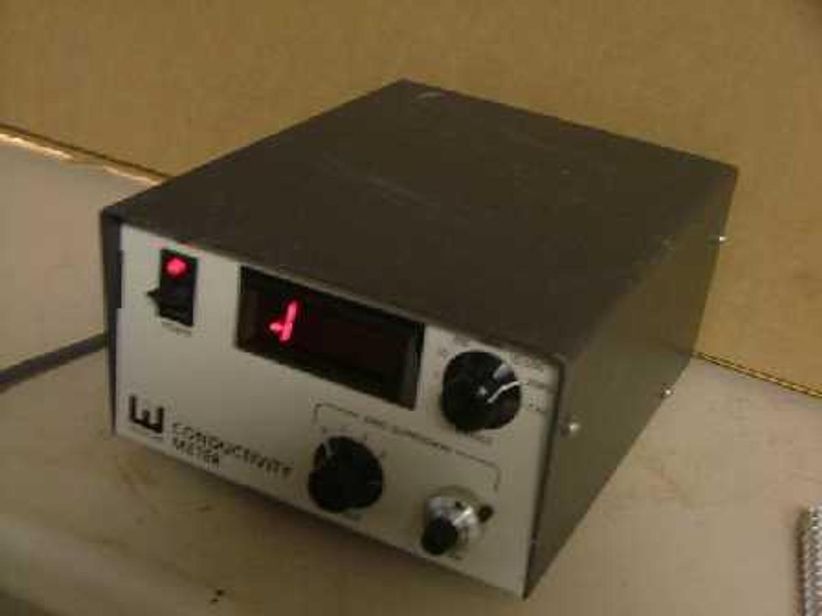 Used WESCAN CONDUCTIVITY METER
