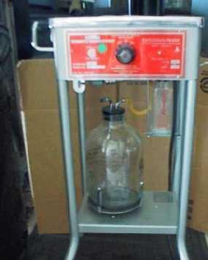 Used QTY. 1. CHEMETRON MEDICAL PRODUCTS GOMCO THERMOTIC DRAINAGE PUMP MODEL 965-A