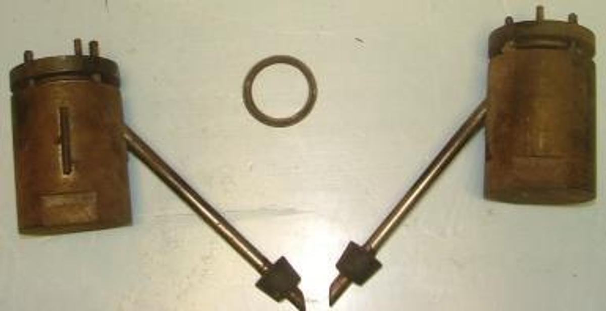 Used REACTOR VESSELS WITH SPOUT HEIGHT 5 1/8 SPOUT 8IN/ 2 1/8 DIAMETER DEPTH 3 3/8.