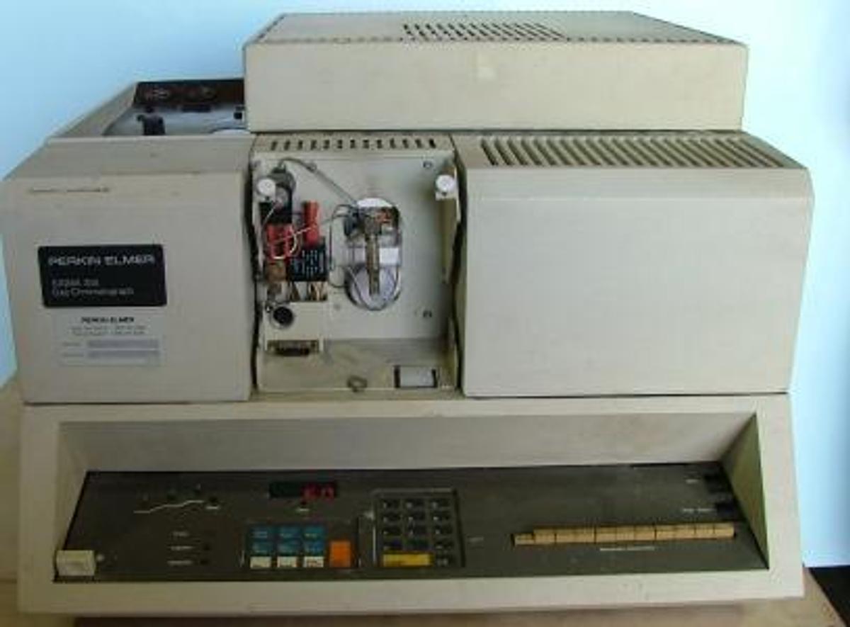 Used PERKIN ELMER GAS CHROMATOGRAPH SIGMA 300 MODEL SIGMA 300