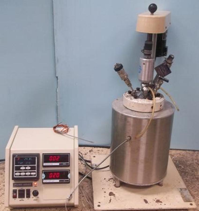 Used PARR INSTRUMENT COMPANY 1000 ML REACTOR MOLINE IL USA