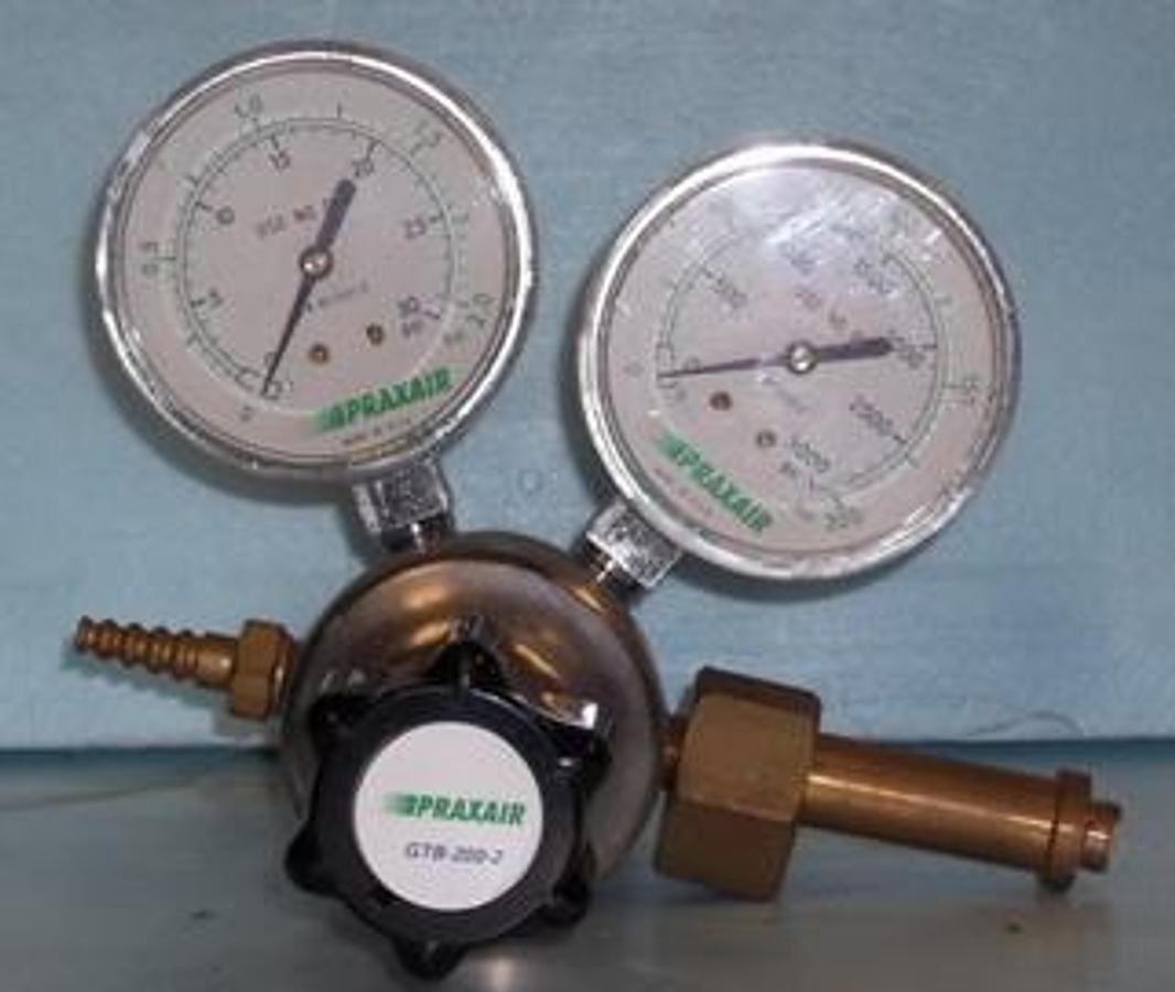 Used PRAXAIR REGULATOR MAX PSI 3000//30