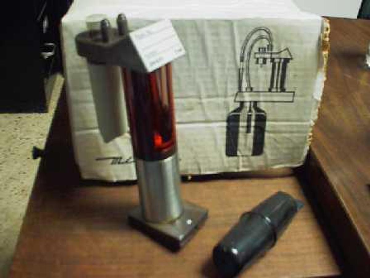 Used QTY. 1. METTLER DV 401 1 ML BURETTE WITH HAND TOOL