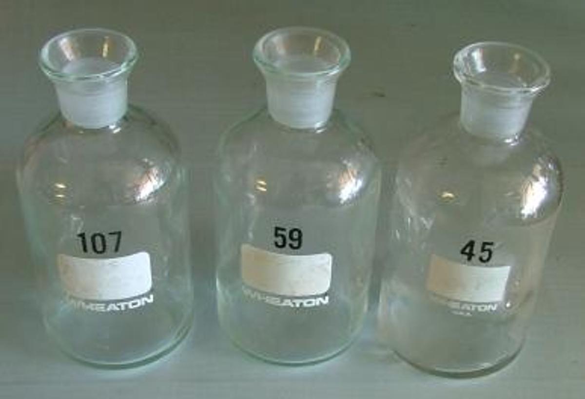 Used QTY. 3. WHEATON: BOTTLES 300ML