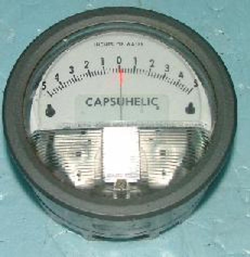 Used CAPSUHELIC GAUGE READS 5-0-5 INCHES OF WATER