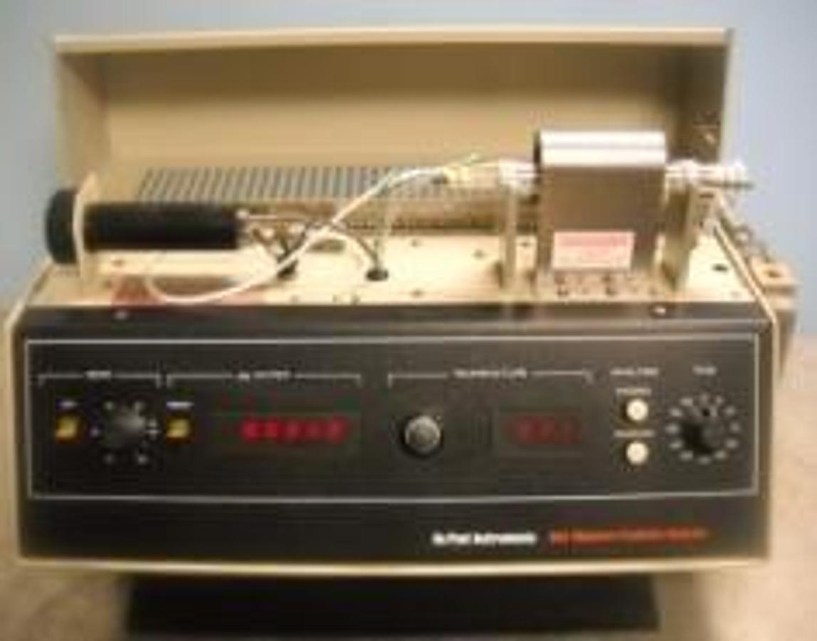 Used DUPONT INSTRUMENTS 903 MOISTURE EVOLUTION ANALYZER
