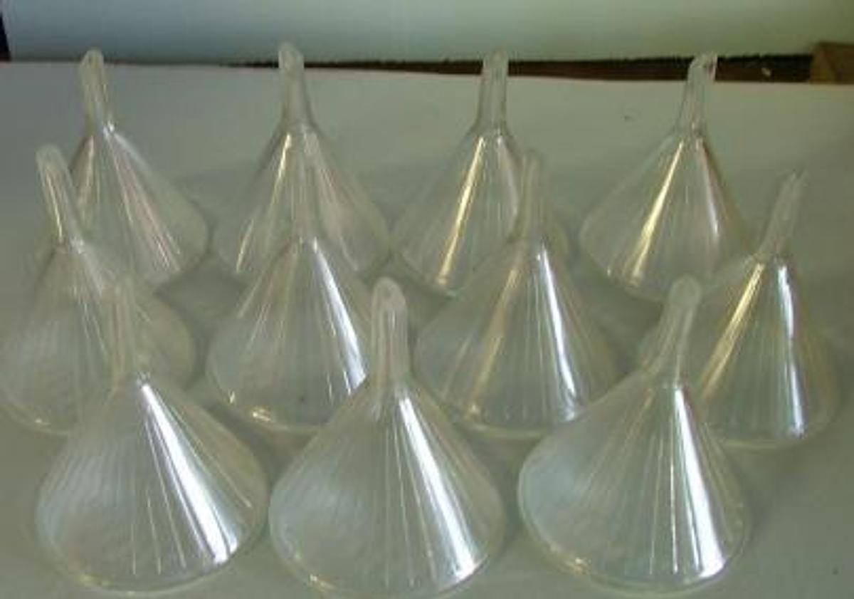 Used GLASS FUNNELS NO. 10-381C