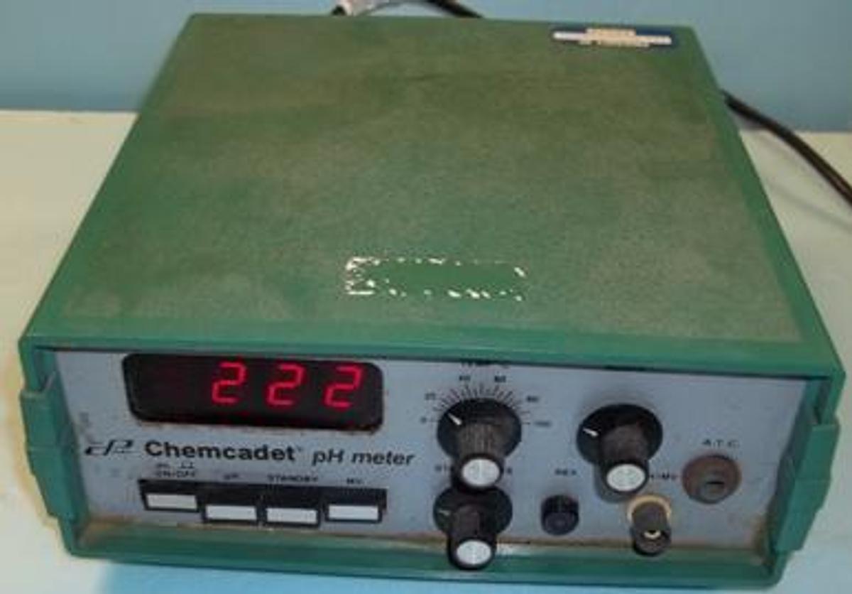 Used QTY. 1. COLE-PARMER CHEMCADET PH METER MODEL 5984-50 SER 555201 230V 0.25 AMP MODEL 5984-50 SER 555216 230V 0.25 AMP . .