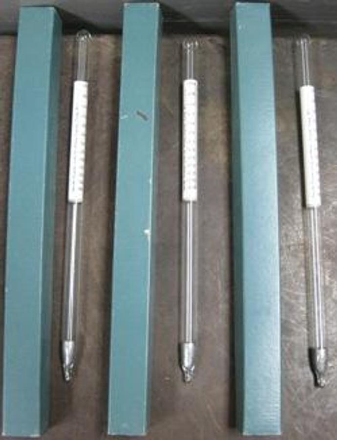 Used QTY. 1. HAYES INSTRUMENT HYDROMETER HY46SG