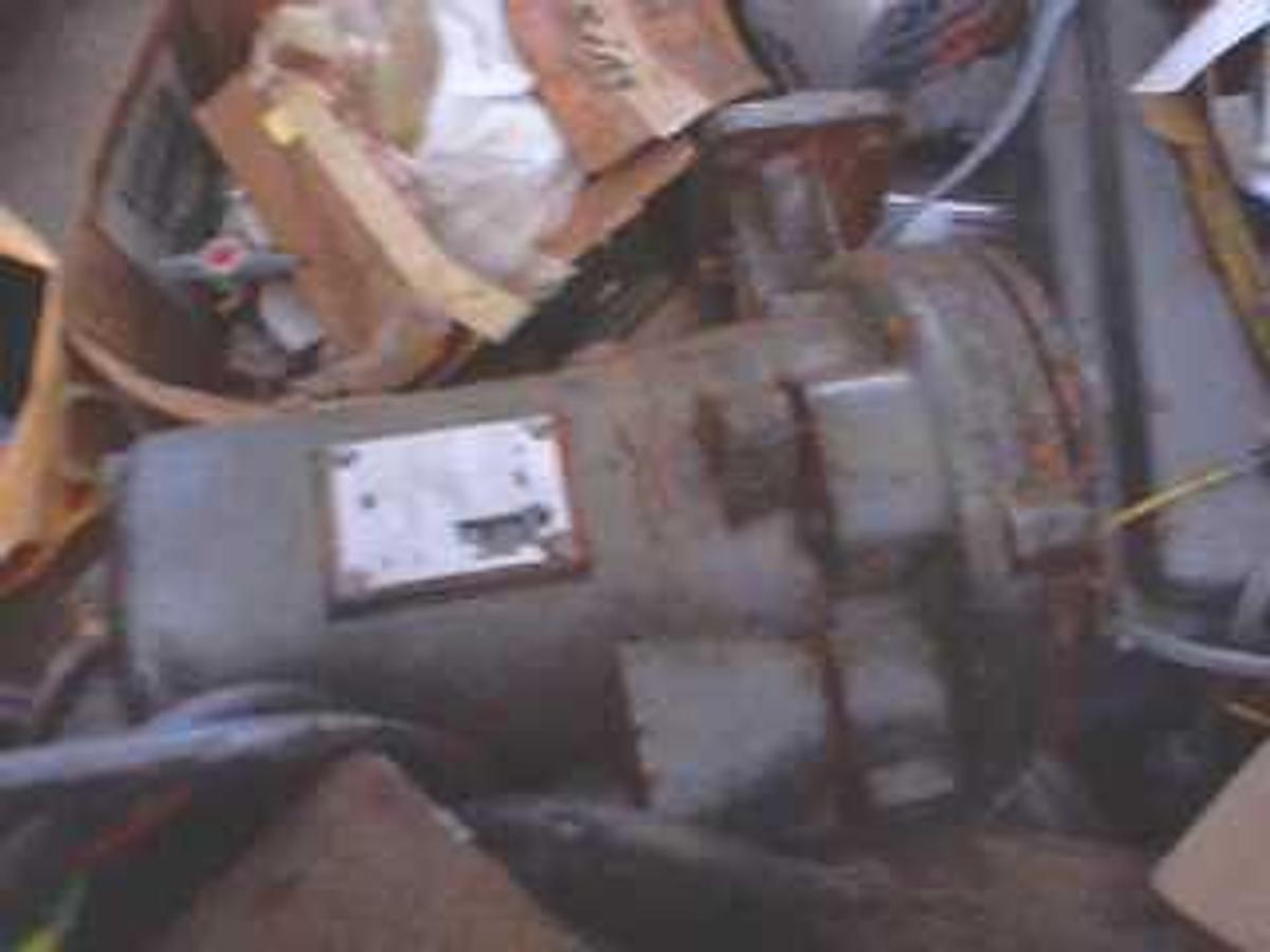 Used QTY. 2. SUBMERSABLE PUMP MODEL UAK35 / 2M1 / 460 VOLT 3 PH. USED (BP17.JPG) click on