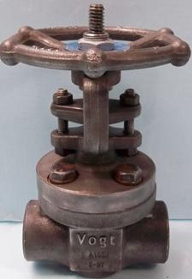Used VOGT MADE IN ITALY ¾" NPS GATE VALVE DISC: F6 SEAT: 410 HF STEM: 410 BODY: A105N DWG: AAA84F0000Y RATING: 1975 PSI AT 100 DEG. F. SIZE: ¾" NPS GATE 800 VOGT REF. NO.: 218012 DATE: 2/2020 ASME B16.34 API 624 API 602 A105N E-91.