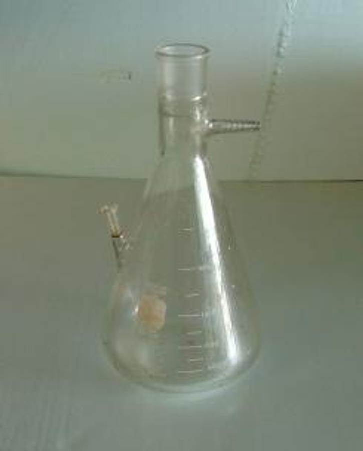 Used PYREX 2000 ML FILTER FLASK WITH THERMOCOUPLE HOLDER. NO. 5340 .