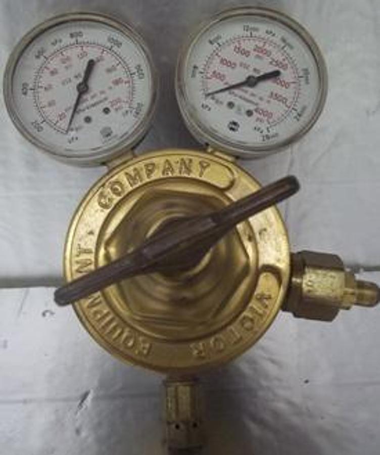 Used VICTOR EQUIPMENT COMPANY COMPRESSED GAS REGULATOR MODEL: VTS 450 D