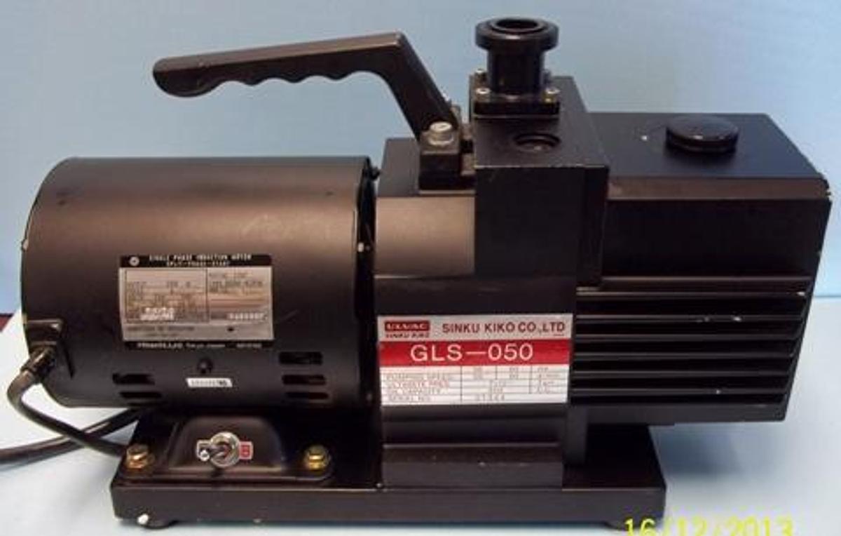 Used QTY. 1. SINKU KIKO CO. ULVAC GLS-050 VACUUM PUMP MFG NO: D482997 ND: 10185 230/240V 50-60/50-60HZ 2.3/2.0/2.4-2.1A OUTPUT: 200W POLES: 4 1430/17-20/1440-1730 RPMS 50-60 L/MIN OIL CAPACITY: 500 C.C. ULTIMATE PRESS 17 10^-2/TORR.