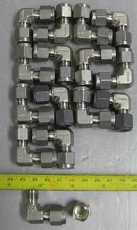 Used QTY. 15. PARKER 3/8 TUBE 90 ELBOW JAEH